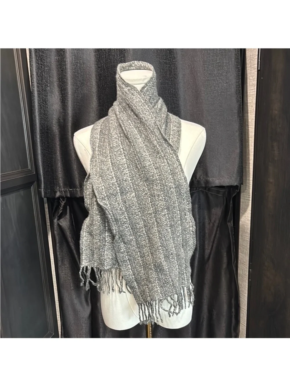 Perry Ellis Heathered Gray Ribbed Fringe Scarf